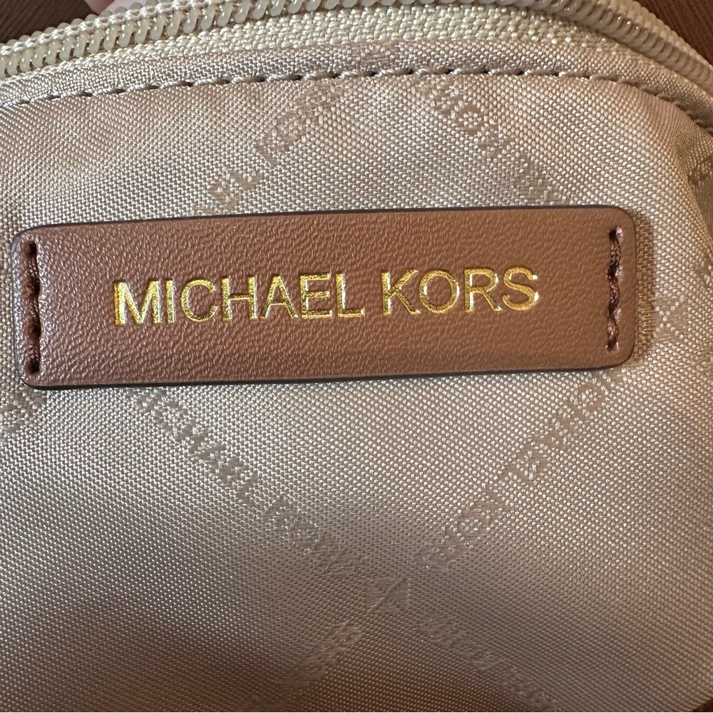 Michael Kors Jet Set Travel Tote (NWT) - Picture 11 of 15